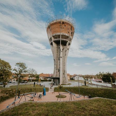 Apartman Stari Toranj Vukovar Bagian luar foto